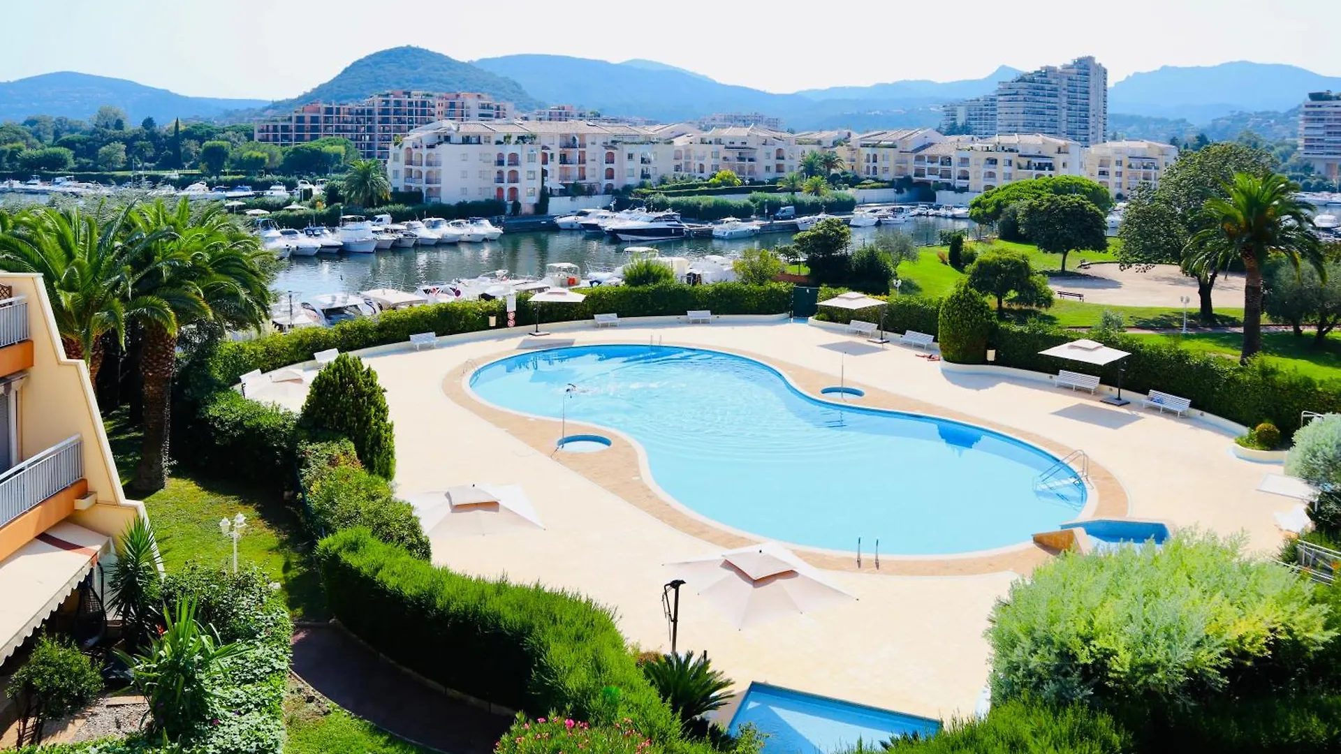 Somptueux 3 Pieces Vue Sur Piscine Villa Mandelieu