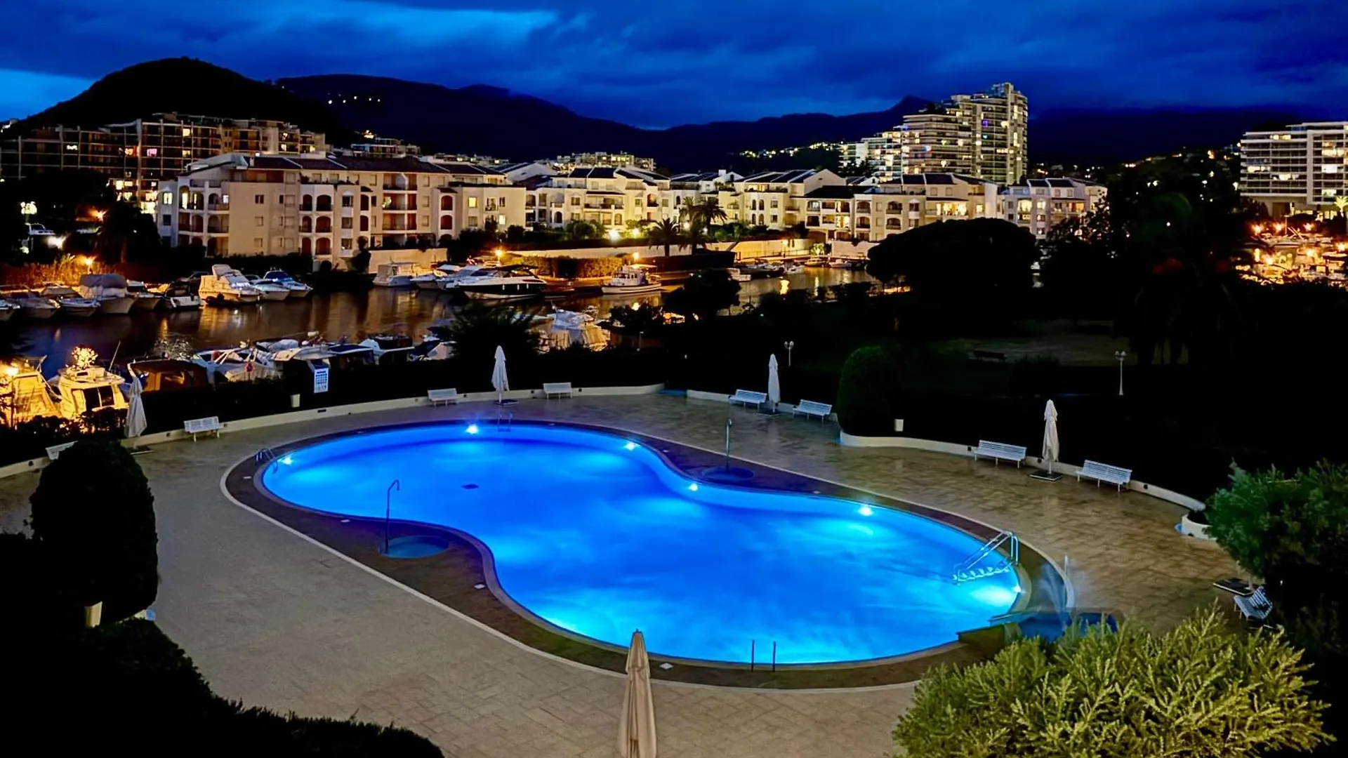 Hébergement de vacances Villa Somptueux 3 pièces vue sur piscine à Mandelieu France