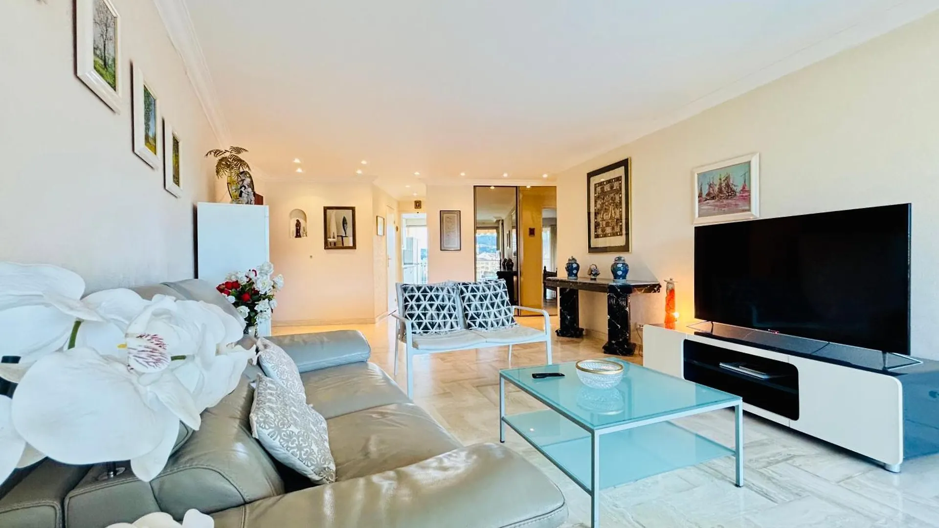 Villa Somptueux 3 pièces vue sur piscine à Mandelieu Hébergement de vacances
