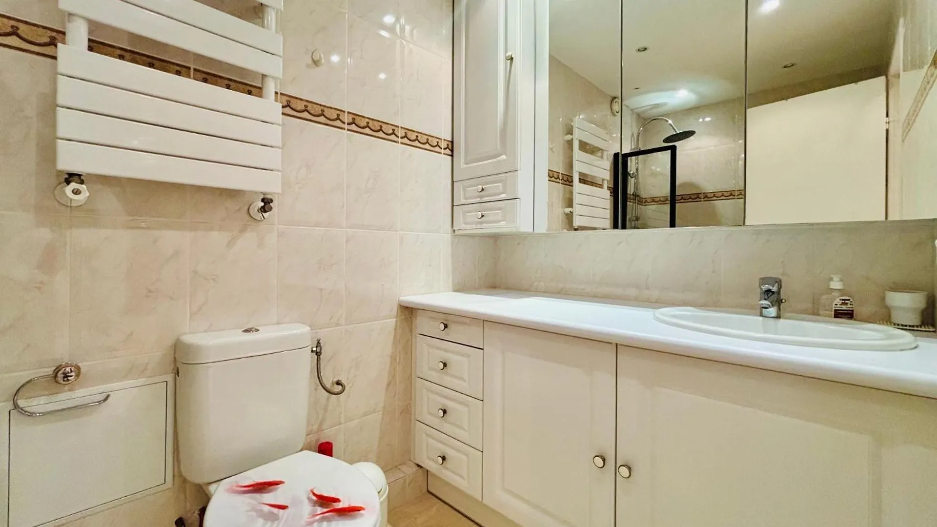 Villa Somptueux 3 pièces vue sur piscine à Mandelieu Hébergement de vacances