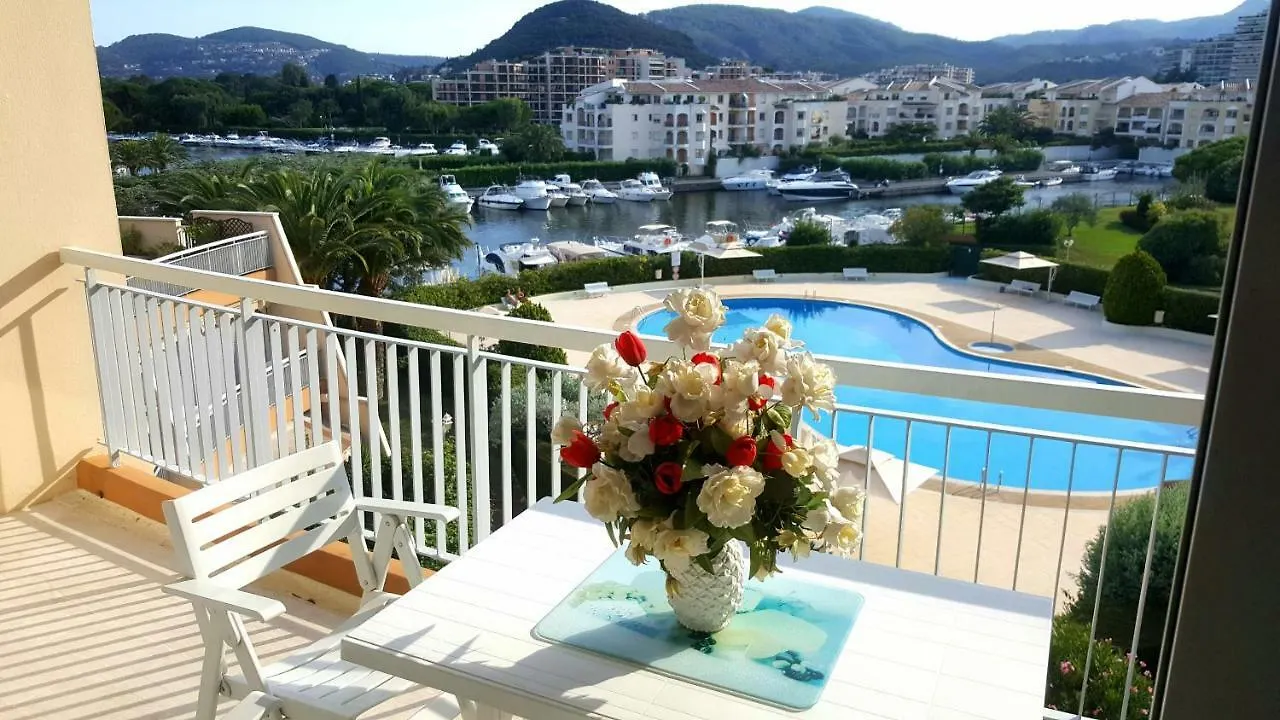 Villa Somptueux 3 pièces vue sur piscine à Mandelieu Hébergement de vacances